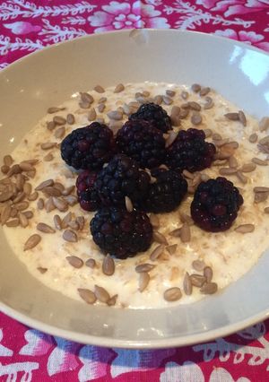 A picture of Coconut and berry porridge.