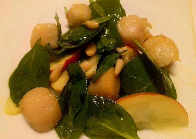 Easiest Way to Make Homemade Spinach and scallop salad with apple and pine nuts