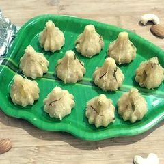 A picture of Semolina-Coconut Modak.