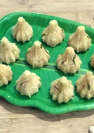 A picture of Semolina-Coconut Modak.