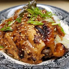 A picture of Filipino Adobo Chicken.