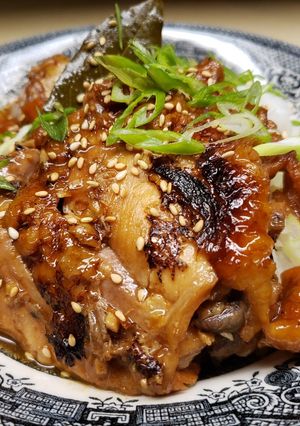 A picture of Filipino Adobo Chicken.