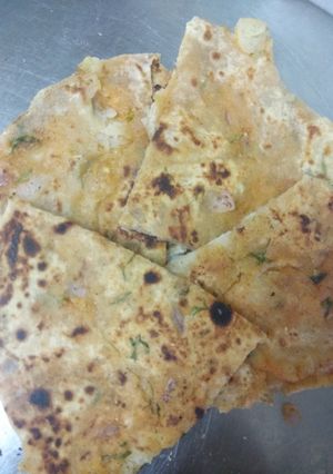 आलू प्याज़ का पराठा (aloo pyaz ka paratha recipe in Hindi) रेसिपी मुख्य फोटो