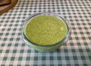 Une photo de Sauce Salade Épicée à la Coriandre et Ail Frais Confit