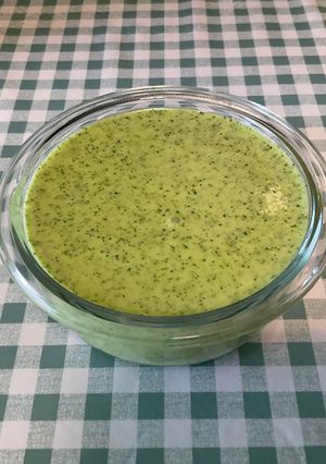 Une photo de Sauce Salade Épicée à la Coriandre et Ail Frais Confit