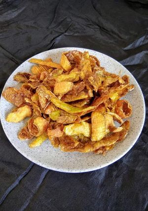 आलू छिलका फ्राई (Aloo chhilka fry recipe in hindi) रेसिपी मुख्य फोटो
