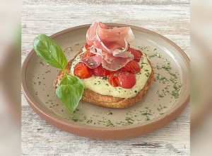 Une photo de Pain perdu salé au jambon Serrano