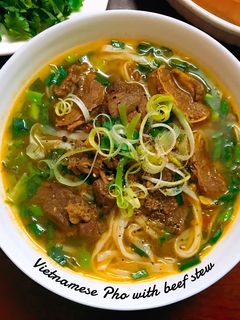 Hình của món Phở bò sốt vang.