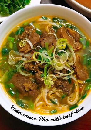 Hình của món Phở bò sốt vang.