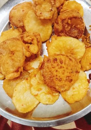 आलू के पकौड़े (aloo ke pakode recipe in hindi) रेसिपी मुख्य फोटो