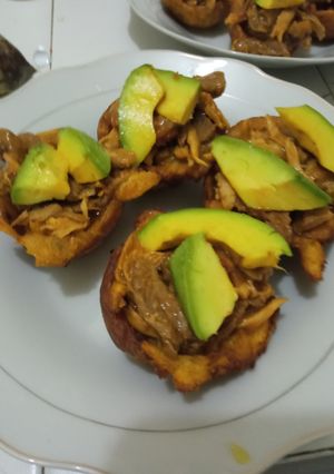 Una foto de Canastas de patacón rellenas