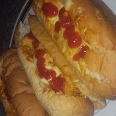 A picture of Chicken coronation rolls.