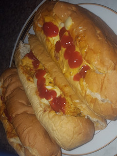 A picture of Chicken coronation rolls.