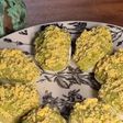 Huevos rellenos de aguacate y atún