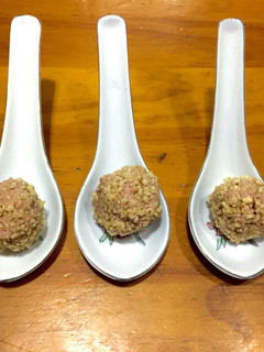 Una foto de Bombones de paté en cucharillas