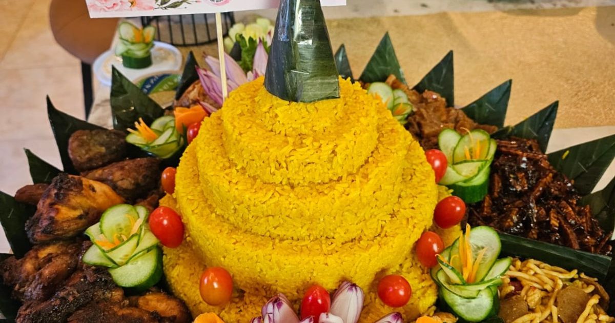 Nasi kuning untuk tumpeng