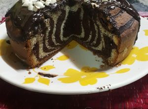 Una foto de Torta cebra chocolate con vainilla 😋
