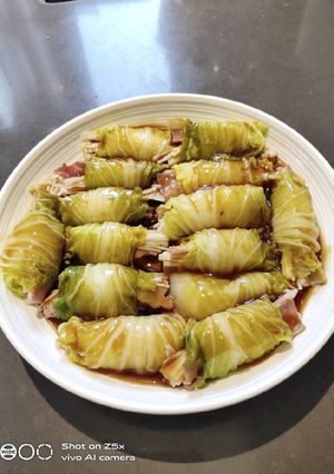 A picture of Napa Cabbage Roll.
