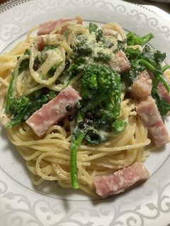 A picture of Pasta with White Sauce and Rapeseed Blossoms.