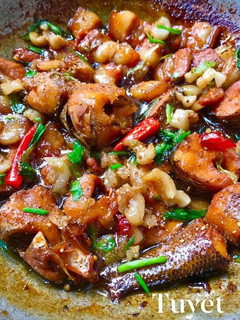 Hình của món Cá lóc và thịt ba chỉ kho tiêu.