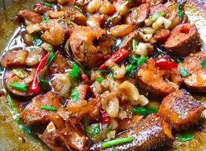 Hình của món Cá lóc và thịt ba chỉ kho tiêu.