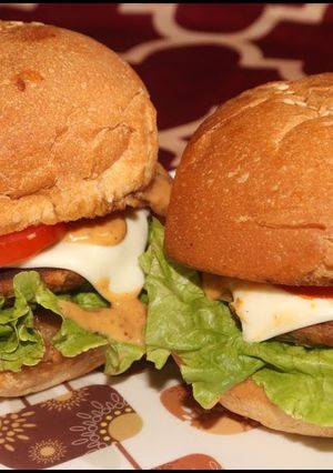 চিকেন বার্গার (Chicken burger recipe in bengali) রেসিপির প্রধান ছবি