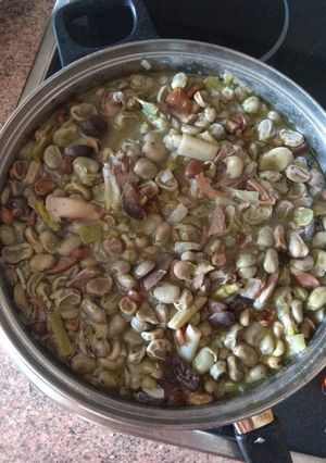Una foto de Habitas con setas y jamón