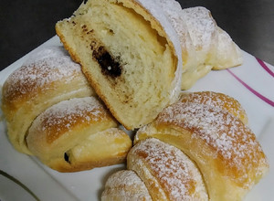 Una foto de Medialunas esponjosas. (masa Brioche)