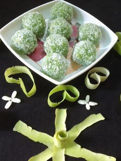 लौकी(घीया)के लड्डू (Lauki (Ghiya) ke ladoo recipe in Hindi) रेसिपी मुख्य फोटो