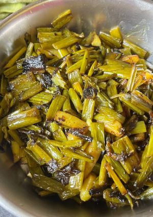 পেঁয়াজ কলি ভাজা(Peyaj koli vaza recipe in Bengali) রেসিপির প্রধান ছবি