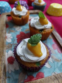 मैंगो कप केक (mango cupcake recipe in Hindi) रेसिपी मुख्य फोटो