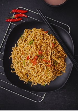 नूडल्स (noodles recipe in Hindi) रेसिपी मुख्य फोटो