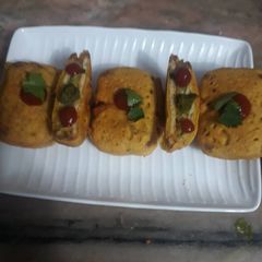 A picture of Biscuit pakode.