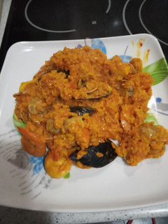 Una foto de Paella de marisco
