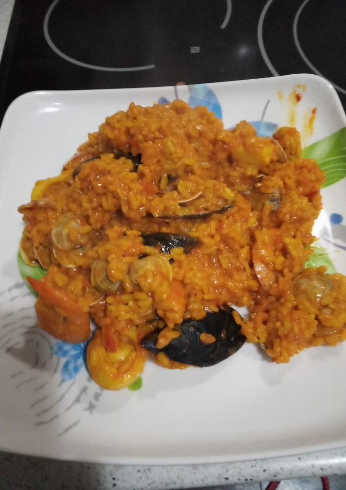 Una foto de Paella de marisco