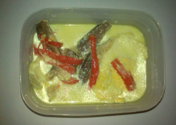 Ikan asin gabus masak lemak
