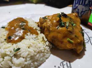 Una foto de Pollo estofado en olla xpress... LuisFy