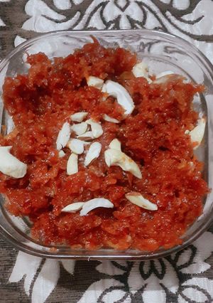 गाजर का हलवा (gajar ka halwa recipe in Hindi) रेसिपी मुख्य फोटो