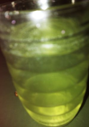 Una foto de Agua fresca de lima y albahaca vegan 100%💨👏