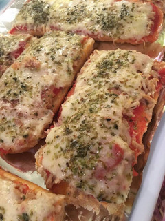 Una foto de Paninis de atún