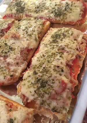 Una foto de Paninis de atún