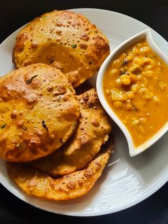 আলু পুরি (Aloo Puri recipe in Bengali) রেসিপির প্রধান ছবি