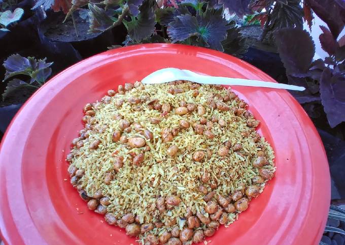 Bagaimana cara membuat Serundeng Kelapa Kedelai yang nikmat