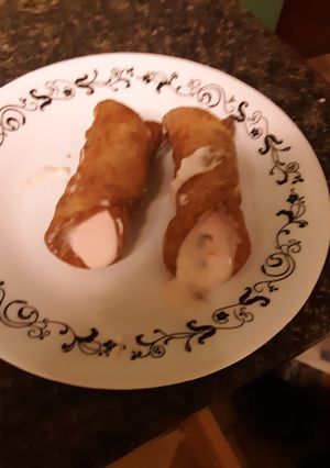 A picture of Cherry Cordial Cannoli.