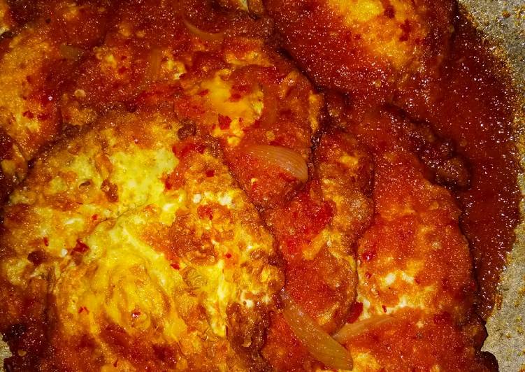 Resep Telur ceplok balado oleh mami utfie Cookpad