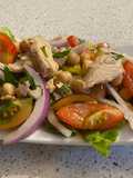 Fresca insalata con ceci e tonno