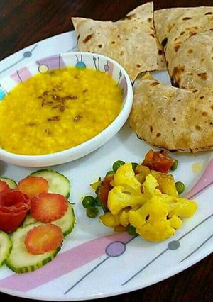 लंच प्लेटर (Lunch plater recipe in hindi) रेसिपी मुख्य फोटो