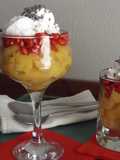 Postre de manzanas y granada con crema Chantilly, ideal para las Fiestas