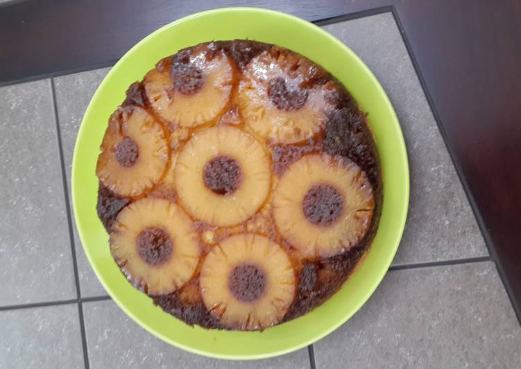 Pineapple upside down cake