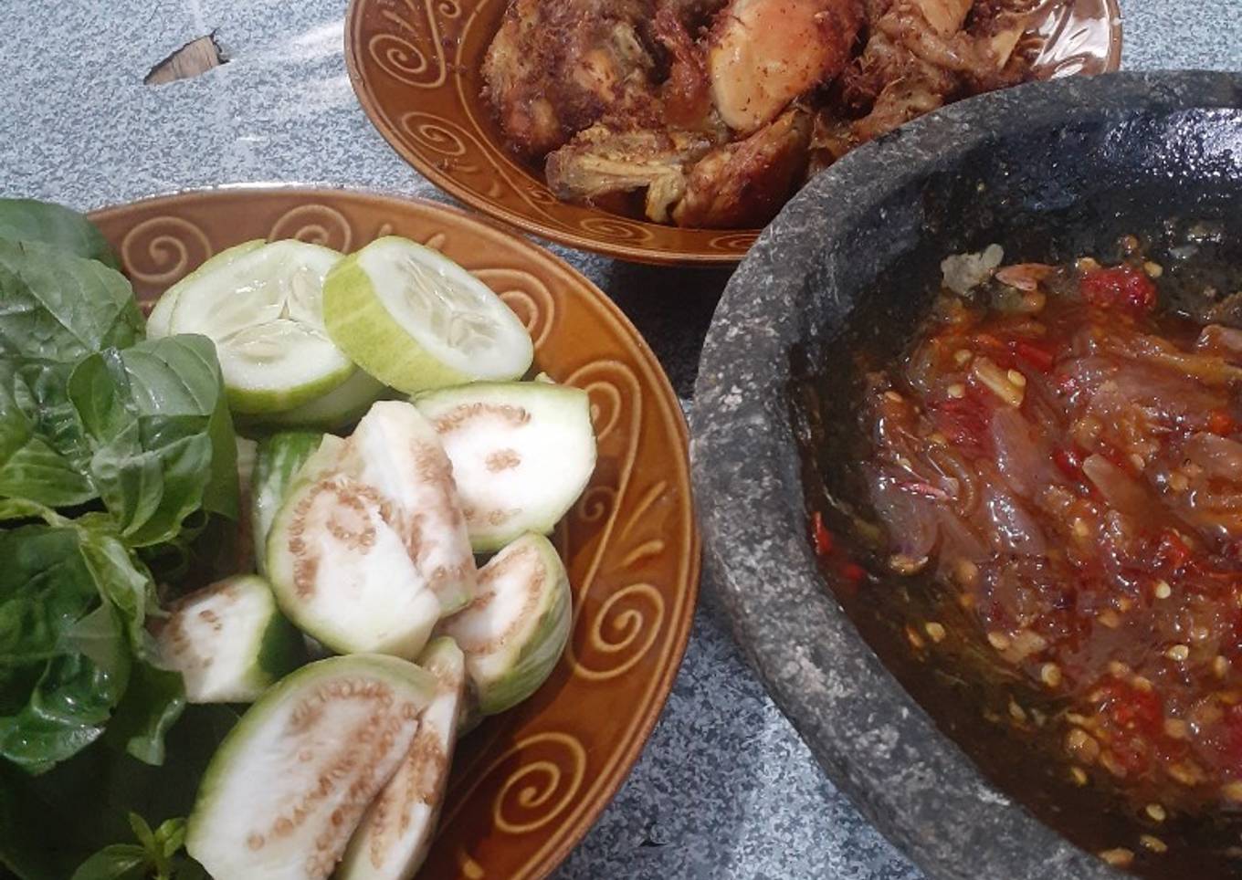 Ayam goreng sambal lalapan